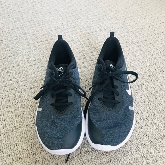 Nike sneakers - Picture 2 of 2